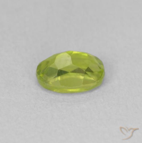 Péridot Olive verte naturelle ovale, 0.87 ct, VVS-VS