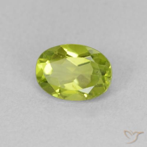 Péridot Vert éclatant naturelle ovale, 0.94 ct, VVS-VS