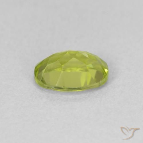 Péridot Vert éclatant naturelle ovale, 0.94 ct, VVS-VS