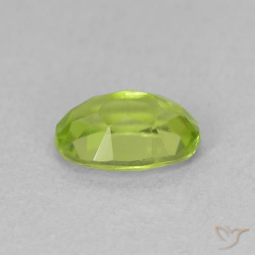 Péridot Vert éclatant naturelle ovale, 0.96 ct, VS