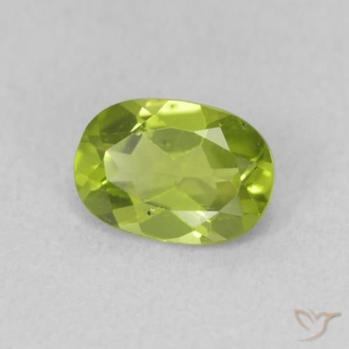 Péridot Vert jaunâtre naturelle ovale, 0.96 ct, VS