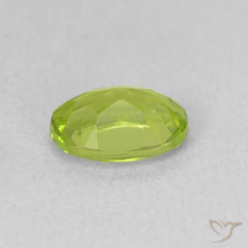 Péridot Vert éclatant naturelle ovale, 0.92 ct, VVS-VS