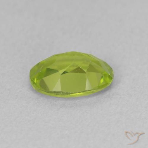 Péridot Vert jaunâtre naturelle ovale, 0.90 ct, VVS-VS