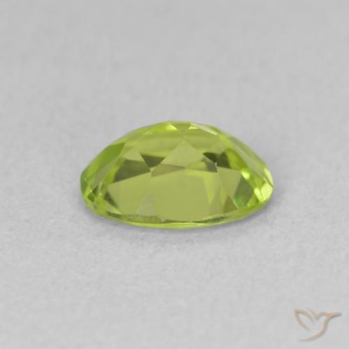 Péridot Vert clair naturelle ovale, 0.78 ct, VVS-VS