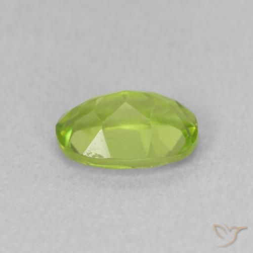 Péridot Vert éclatant naturelle ovale, 0.92 ct, VVS-VS