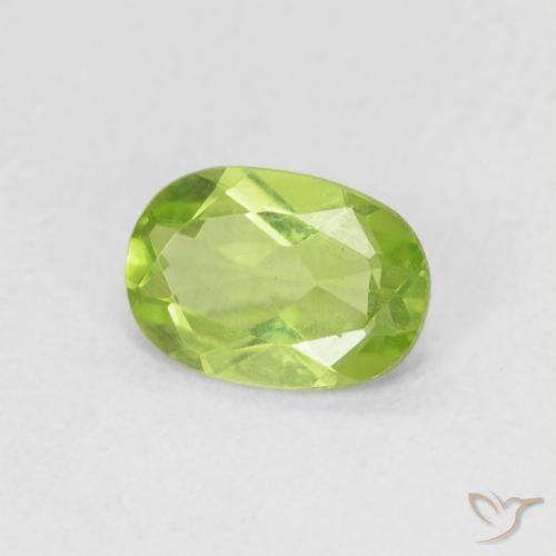 Péridot Vert éclatant naturelle ovale, 0.79 ct, VVS