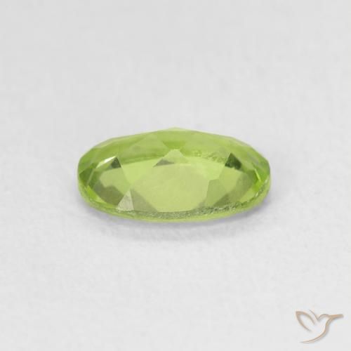 Péridot Vert éclatant naturelle ovale, 0.79 ct, VVS