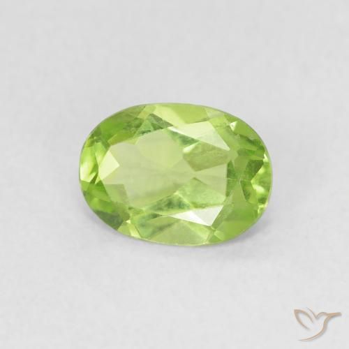 Péridot Vert vif et léger naturelle ovale, 0.78 ct, VVS