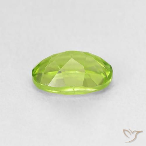 Péridot Vert moyen naturelle ovale, 0.96 ct, VVS-VS