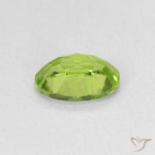 Péridot Vert jaunâtre naturelle ovale, 0.94 ct, VS