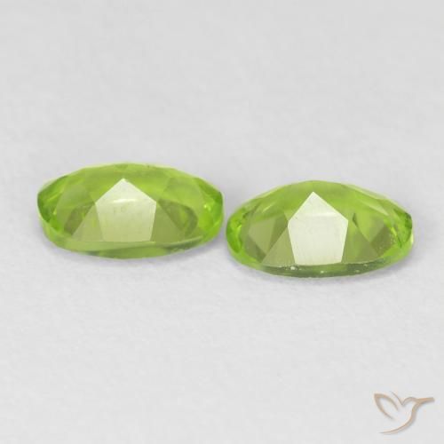Shop natural 1.75ct Vert jaunâtre Péridot gems, ovale, from Chine at GemSelect. In stock, global shipping!