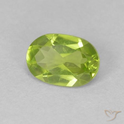 Péridot Vert clair naturelle ovale, 0.82 ct, VS