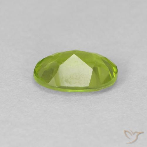 Péridot Vert clair naturelle ovale, 0.82 ct, VS