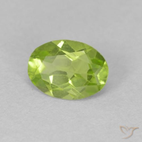 Péridot Vert vif et léger naturelle ovale, 0.70 ct, VS