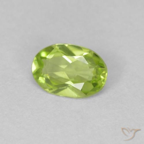 Péridot Vert clair naturelle ovale, 0.50 ct, VS