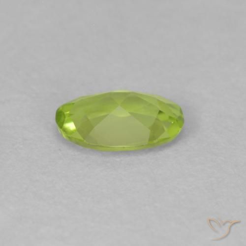 Péridot Vert clair naturelle ovale, 0.50 ct, VS
