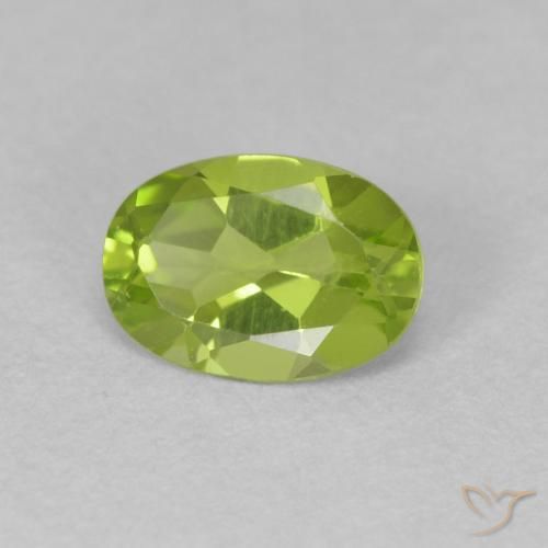Péridot Vert éclatant naturelle ovale, 0.76 ct, VVS