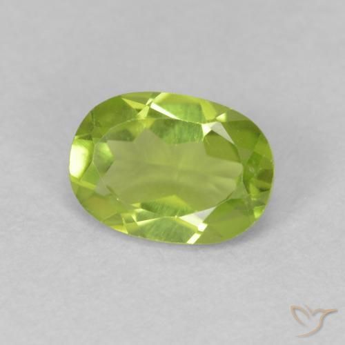 Péridot Vert éclatant naturelle ovale, 0.86 ct, VVS