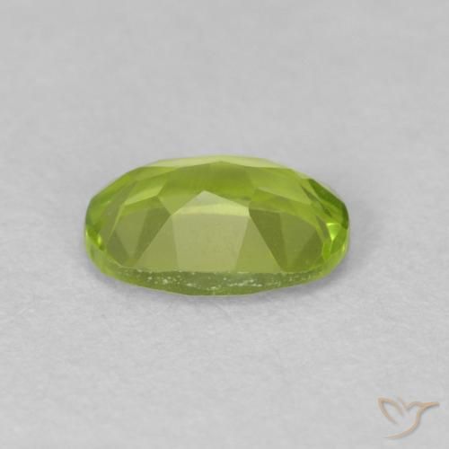 Péridot Vert éclatant naturelle ovale, 0.86 ct, VVS