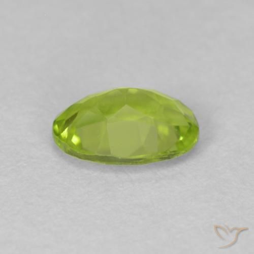 Péridot Vert éclatant naturelle ovale, 0.78 ct, VVS