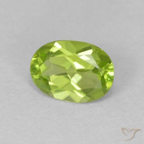 Péridot Vert moyen naturelle ovale, 0.85 ct, VVS