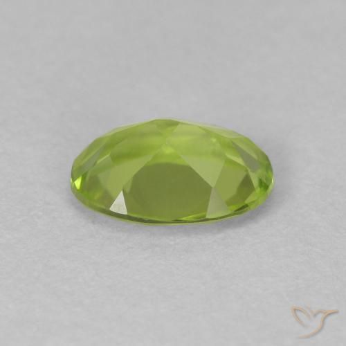 Péridot Vert moyen naturelle ovale, 0.85 ct, VVS