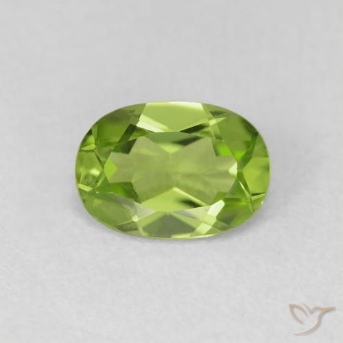 Péridot Vert moyen naturelle ovale, 0.87 ct, VVS-VS