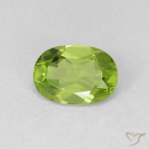 Péridot Vert moyen naturelle ovale, 0.87 ct, VVS-VS