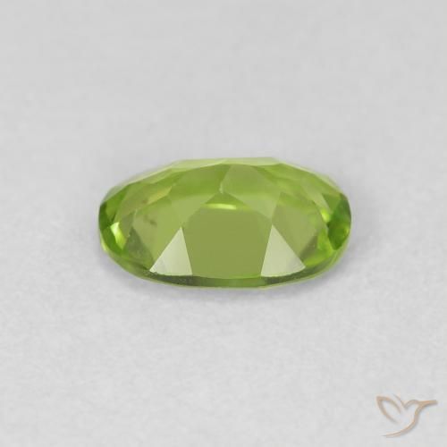 Péridot Vert moyen naturelle ovale, 0.87 ct, VVS-VS