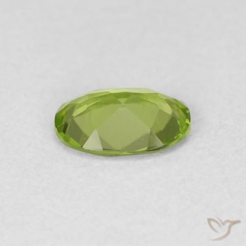 Péridot Vert éclatant naturelle ovale, 0.73 ct, VVS-VS
