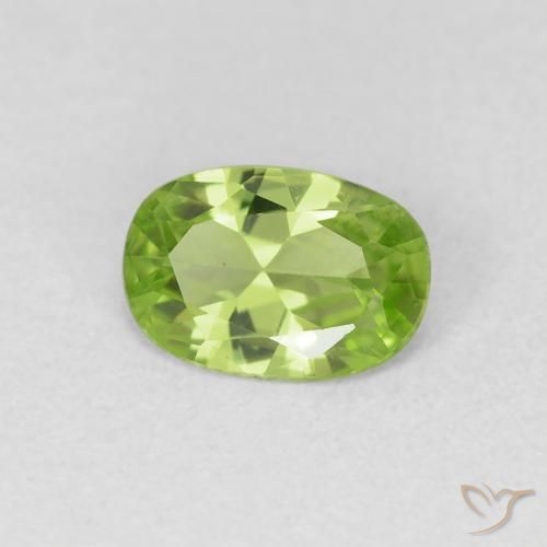 Péridot Vert jaunâtre naturelle ovale, 0.72 ct, VVS-VS