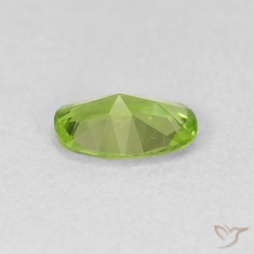 Péridot Vert jaunâtre naturelle ovale, 0.72 ct, VVS-VS