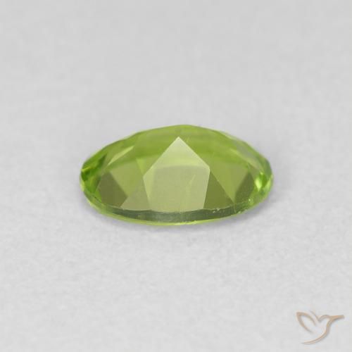 Péridot Vert éclatant naturelle ovale, 0.77 ct, VVS-VS