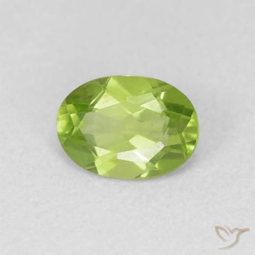Péridot Vert éclatant naturelle ovale, 0.90 ct, VVS-VS