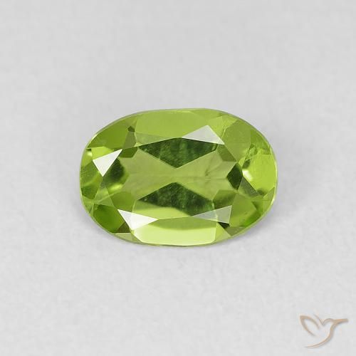 Péridot Vert éclatant naturelle ovale, 0.70 ct, VVS-VS
