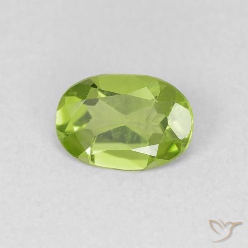 Péridot Vert éclatant naturelle ovale, 0.70 ct, VVS-VS