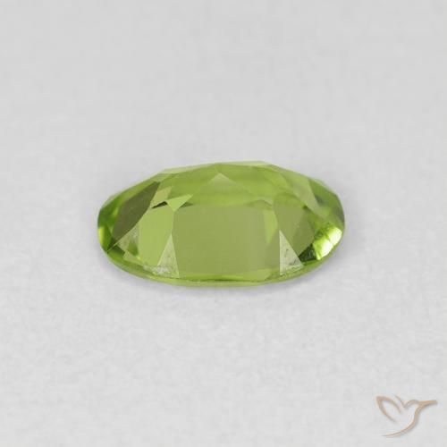 Péridot Vert éclatant naturelle ovale, 0.70 ct, VVS-VS