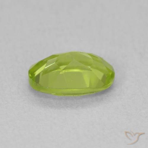 Péridot Vert éclatant naturelle ovale, 0.86 ct, VS
