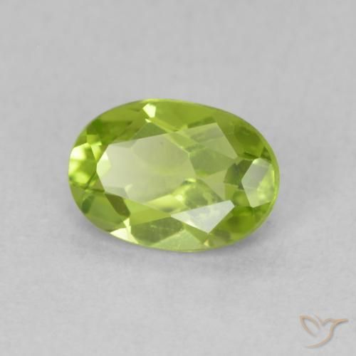 Péridot Vert moyen naturelle ovale, 0.92 ct, VS