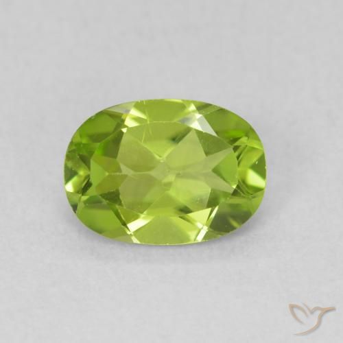 Péridot Vert éclatant naturelle ovale, 0.84 ct, VS