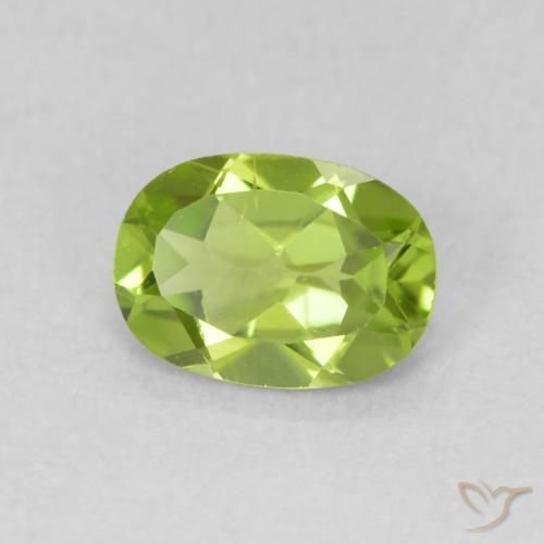 Péridot Vert éclatant naturelle ovale, 0.84 ct, VS