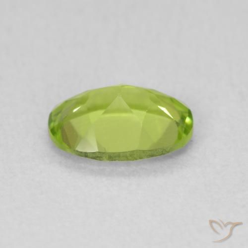 Péridot Vert éclatant naturelle ovale, 0.84 ct, VS