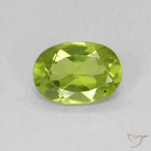 Péridot Vert moyen naturelle ovale, 0.85 ct, VS