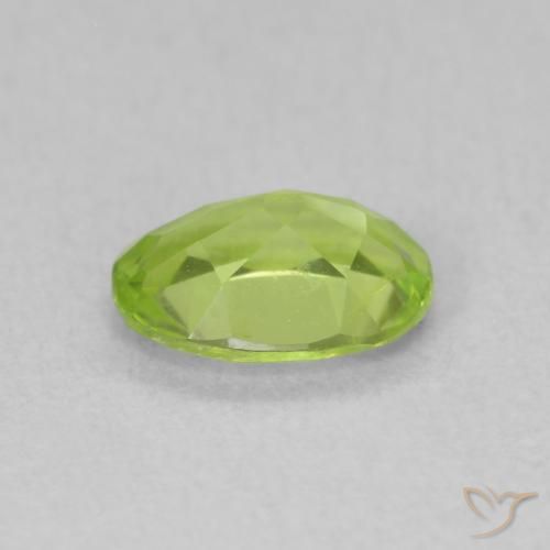 Péridot Vert éclatant naturelle ovale, 0.85 ct, VS