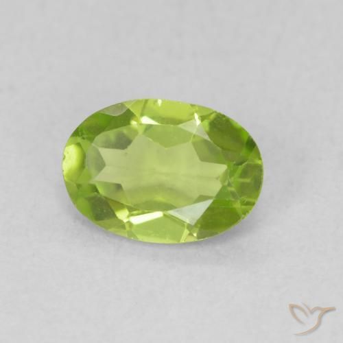 Péridot Vert éclatant naturelle ovale, 0.75 ct, VS