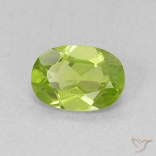 Péridot Vert moyen naturelle ovale, 0.85 ct, VS