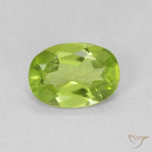 Péridot Vert moyen naturelle ovale, 0.83 ct, VS