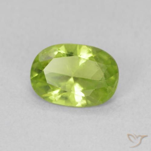 Péridot Vert éclatant naturelle ovale, 0.80 ct, VS