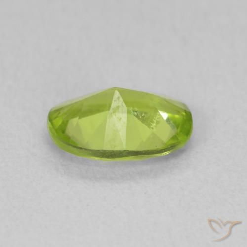 Péridot Vert éclatant naturelle ovale, 0.80 ct, VS