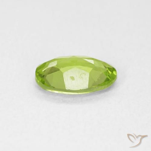 Péridot Vert éclatant naturelle ovale, 0.72 ct, VVS-VS